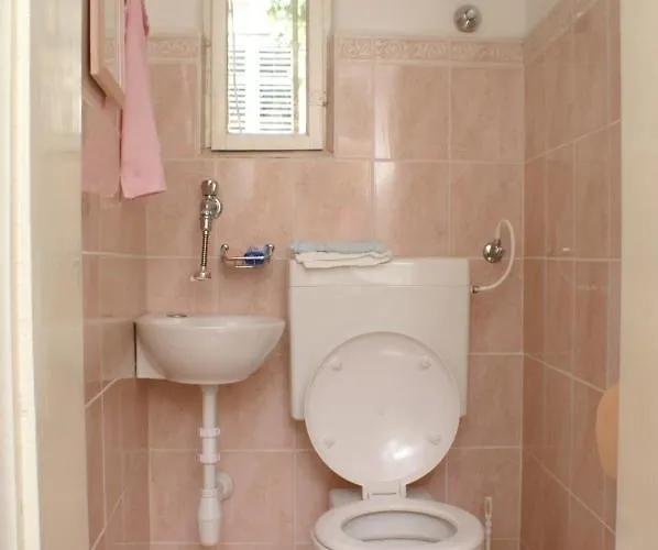 Apartment By The Sea - 4450 *